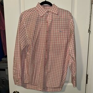 Men’s Vineyard vines button down shirt